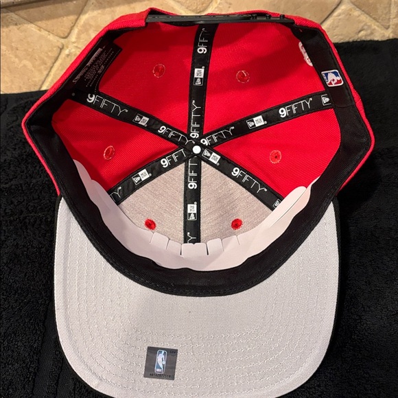 Houston Rockets Red/Black SnapBack Hat - Picture 7 of 8